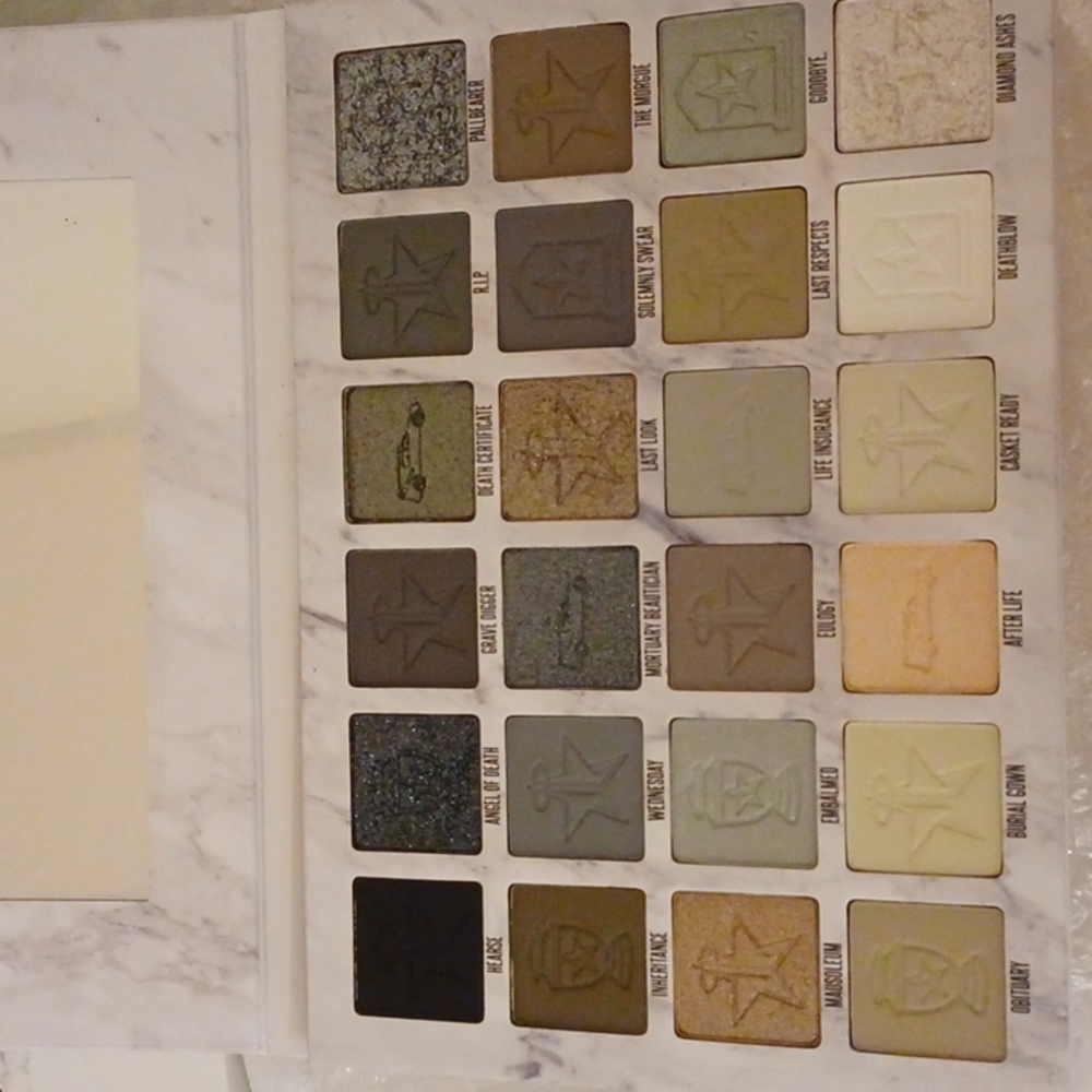 Jeffrey Starr eyeshadow palette